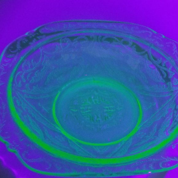 Glowing Fruit/Dessert Bowl Madrid Green Depression Glass by Federal Glass 1932 - Picture 11 of 12